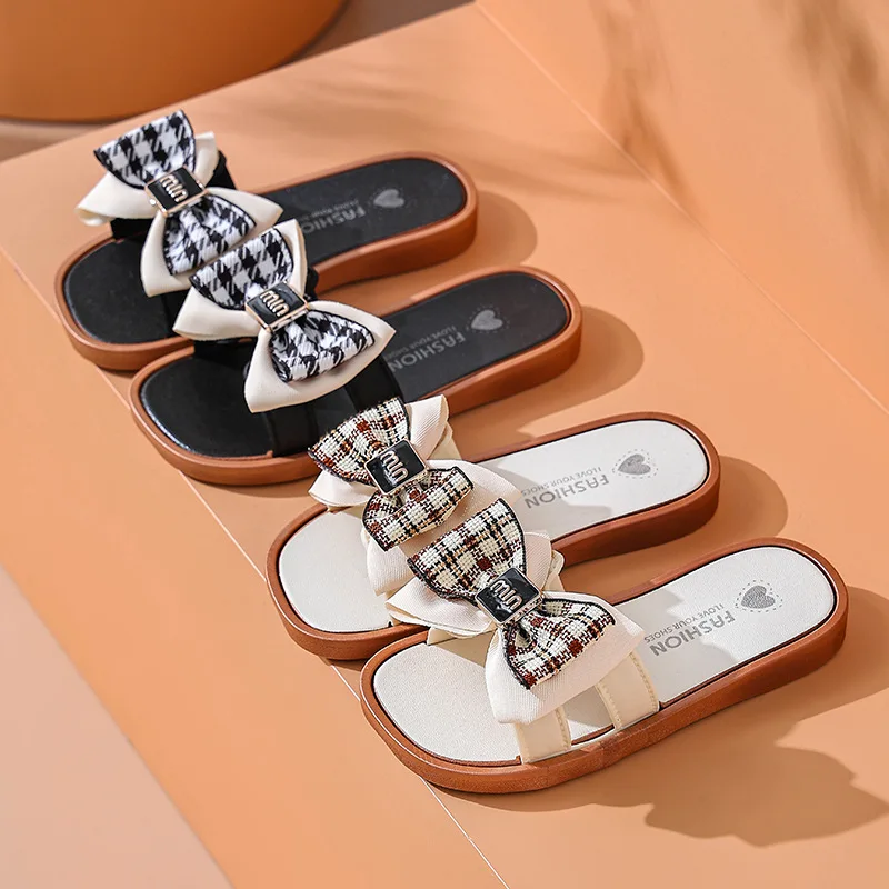 

Новые сандалии с бантом для родителей и детей, детские нескользящие сандалии, обувь для девочек с мягкой подошвой, детские уличные повседневные сандалии, универсальные.