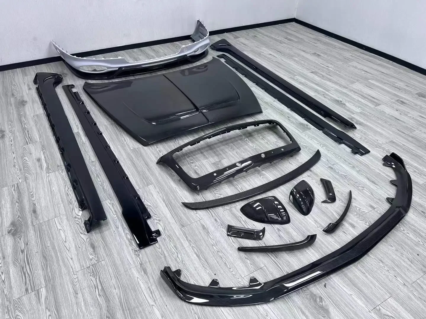 Dry Carbon Fiber Body Kit For Bentley Flying Spur Upgrade Facelift New Product Launch Front Lip Side Skirts Hood Good Fit