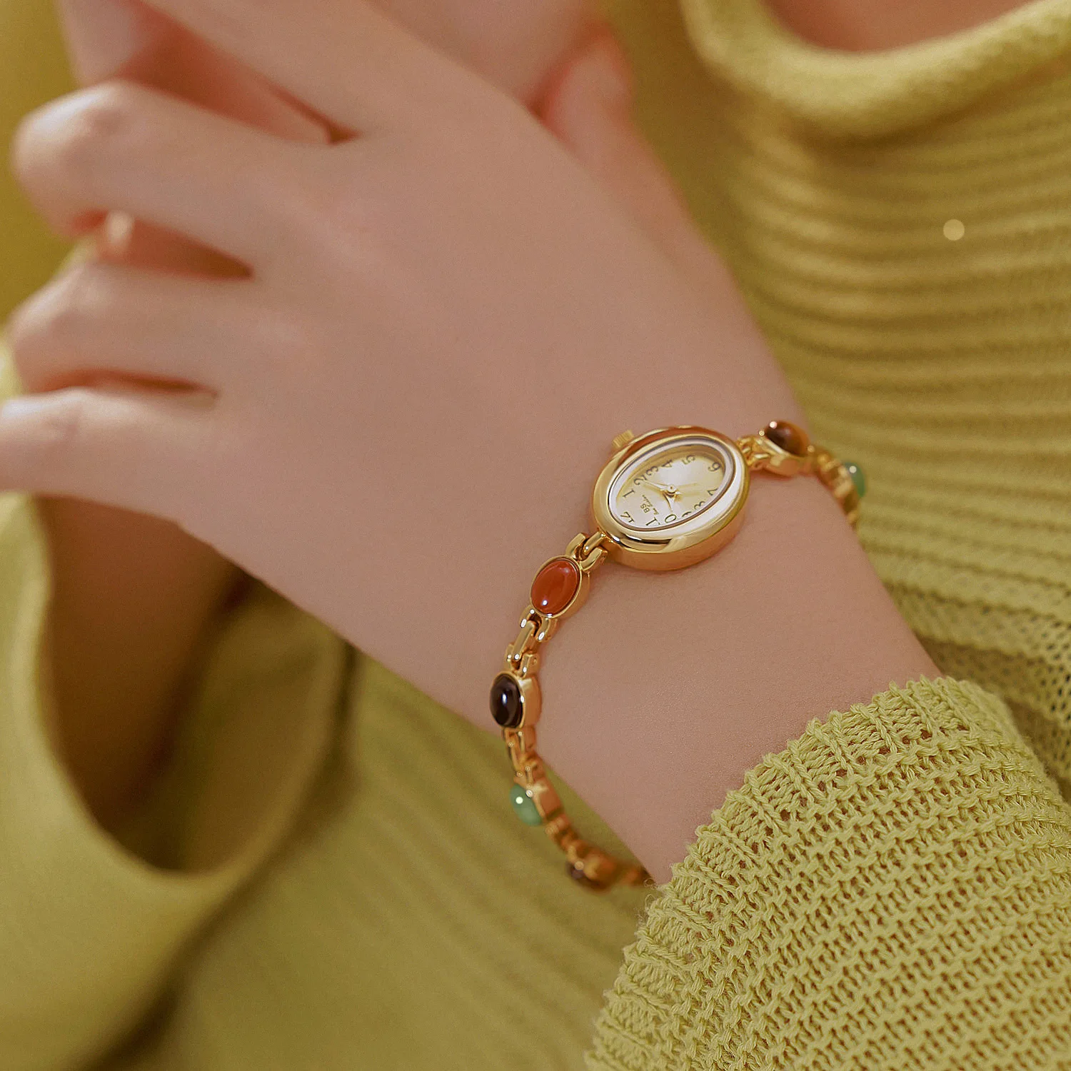 天然石付き腕時計 エレガントなカラフルな翡翠ブレスレット腕時計 レディース スモールウォッチ ファッションアクセサリー 女性へのギフト 2026