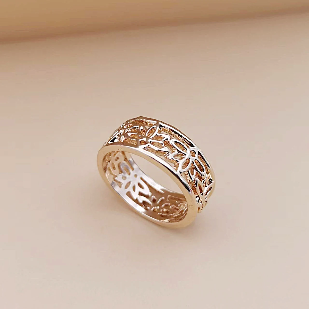 Huajie Three Colors Women\'s Lotus Hollow Pattern Classic Rings Elegant Retro Banquet Party New Female Ring Jewelry Accessories