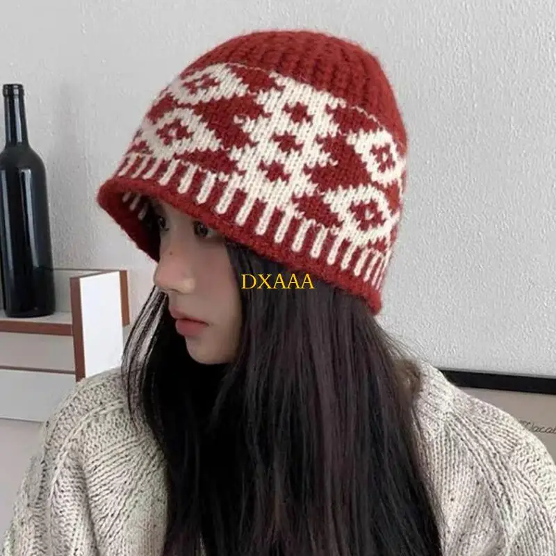قبعة شتوية من الصوف الناعم من DXAA بنمط معيني مريح للنساء والفتيات وغطاء للرأس اليومي