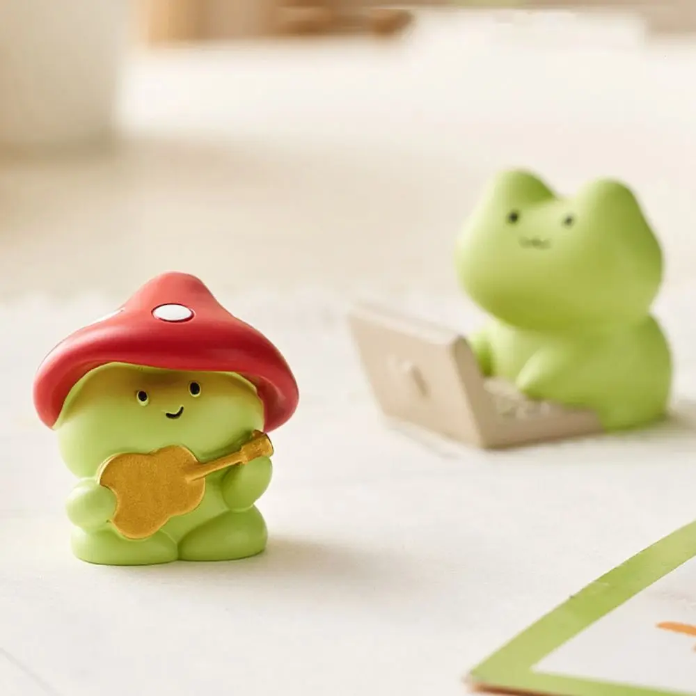 Handmad Frog Resin Figurine Collectible Statue Anime Frog Desktop Decoration Ornament Crafts Mini Frog Model Toy