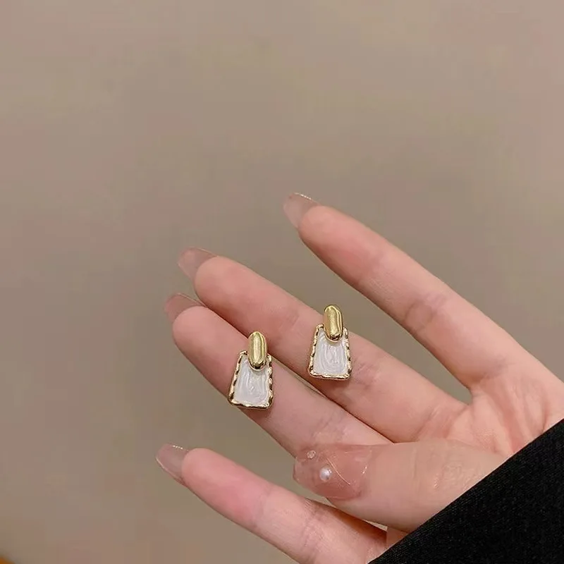 White Enamel Oil Trapezoid Dangle Earrings for Women Golden Color Trendy Geometry Simple Metal Drop Earrings Party Jewelry Gift