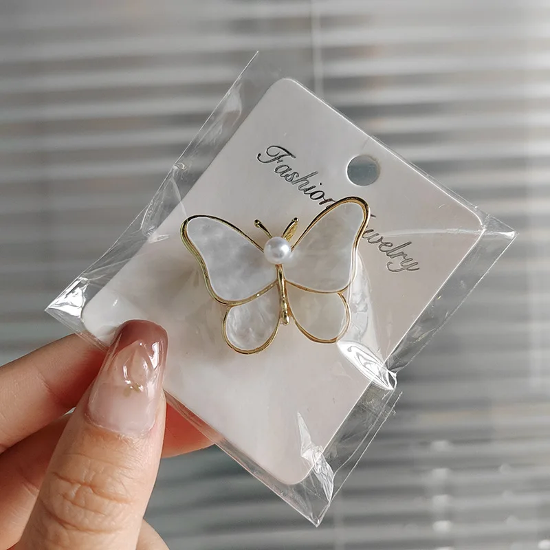 Butterfly Alloy Brooch for Women High-end Sweet Cute Natural Pearl Brooch for Small Group Women's Clothing Accessories