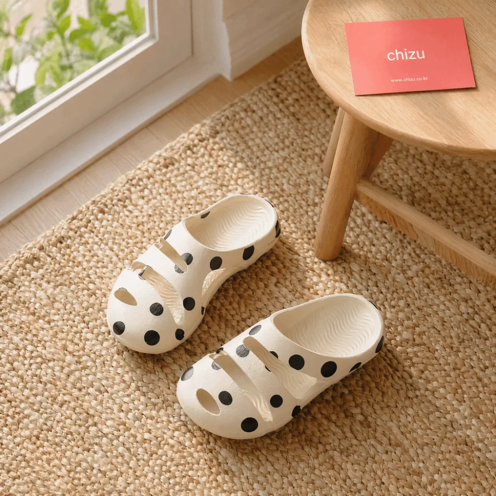 1 Pair EVA Material Women’s Slippers Closed Toe Design Non-Slip Sole EVA Slides Quick-Dry Surface One-Piece Molded