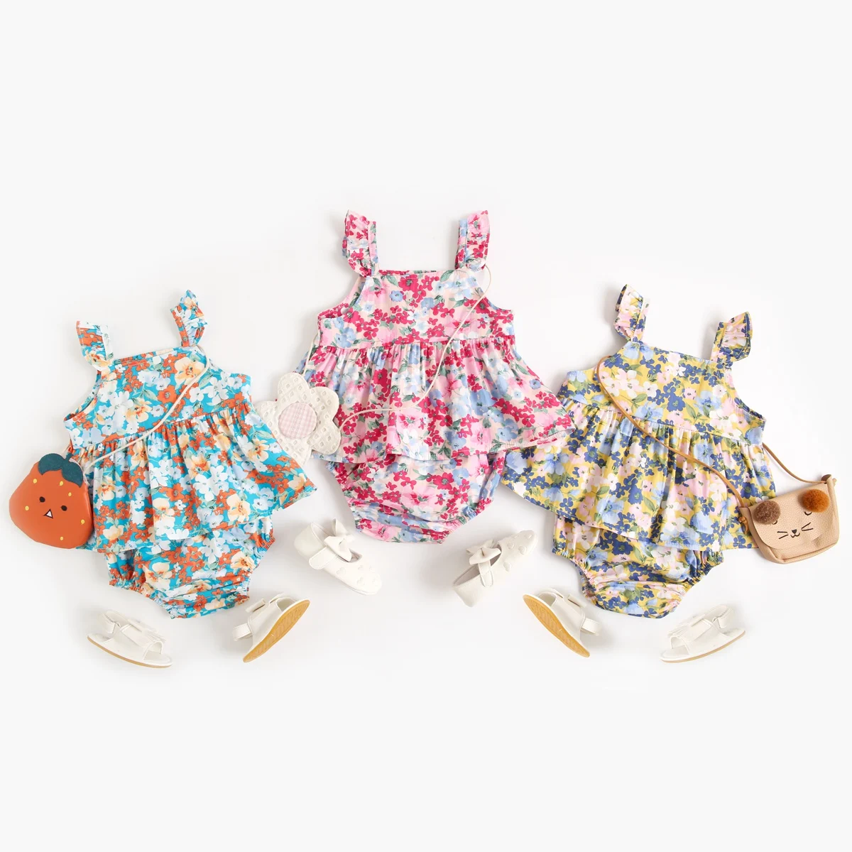 

Детский комплект из топа без рукавов и шортов