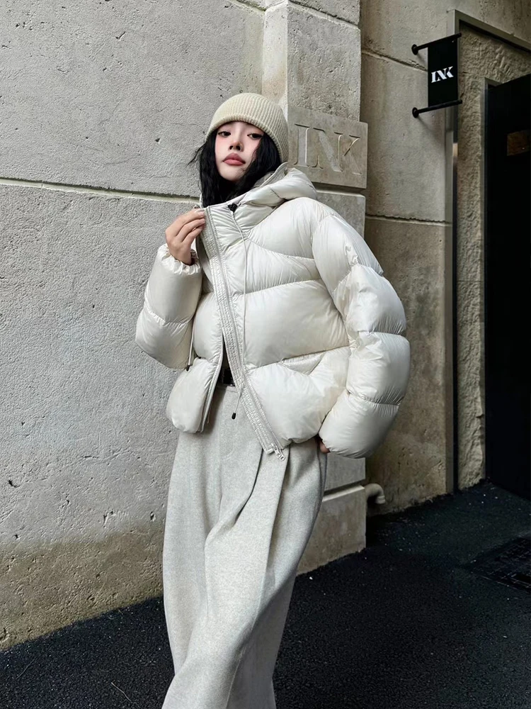 Damska kurtka puchowa z kapturem, stylowa, ocieplana, z wysokiej jakości białego puchu kaczy, krótka, model Parker, na zimę 2025.