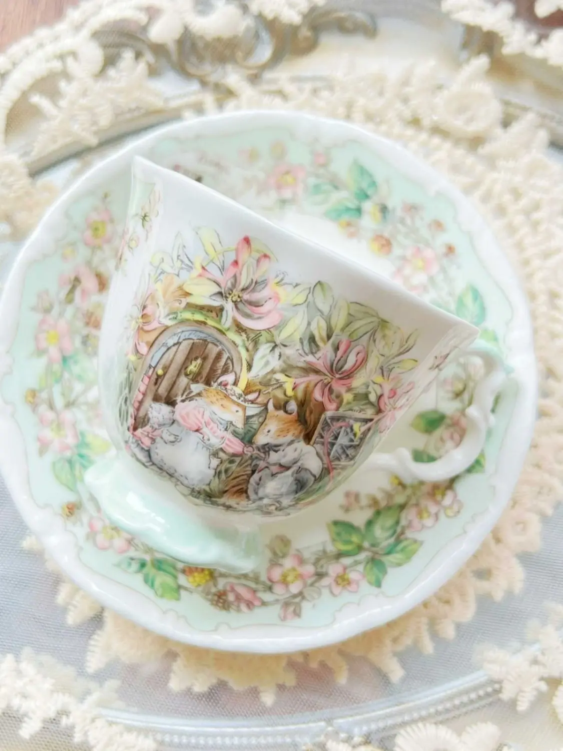 Luxury Bone China Mouse Moving Spring Summer Autumn and Winter Coffee Cup and Saucer Red Tea Cup Exquisite Plate Gift Box