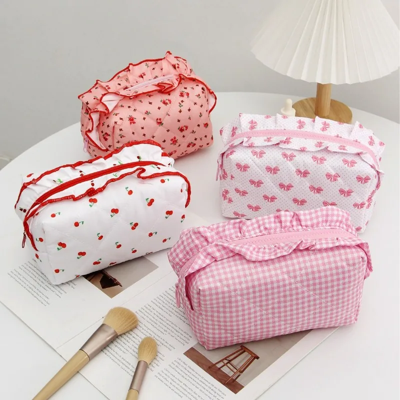 

Косметичка с цветочным принтом и кружевной отделкой, стеганый косметический органайзер большой емкости, дорожная портативная косметичка