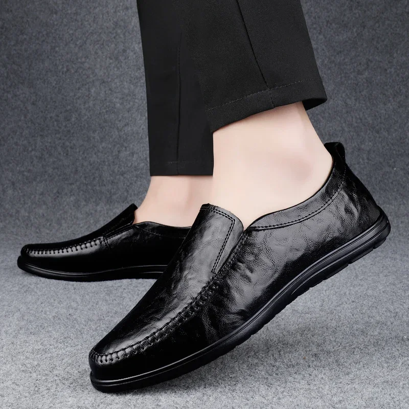 Spring New Men Comfortable Round Headed Cowhide Loafers Fashionable Brand Men Outdoor Soft Soled Casual Anti Slip Driving Shoes