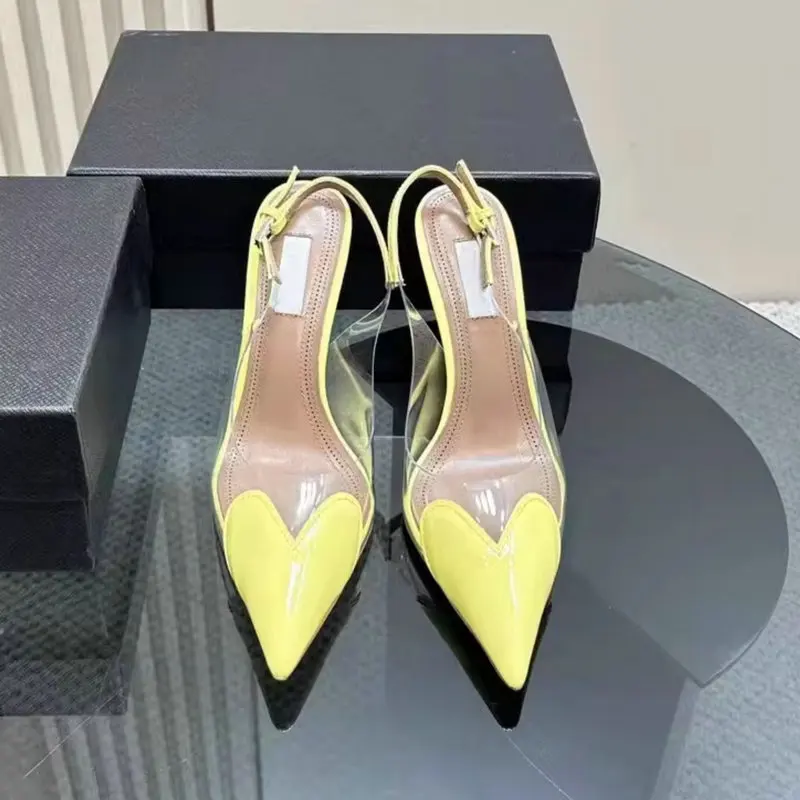 2025 nuevas sandalias con forma de corazón para mujer, verano, punta francesa, espalda hueca, puntiaguda, transparente, Pvc, moda, tacones altos rojos