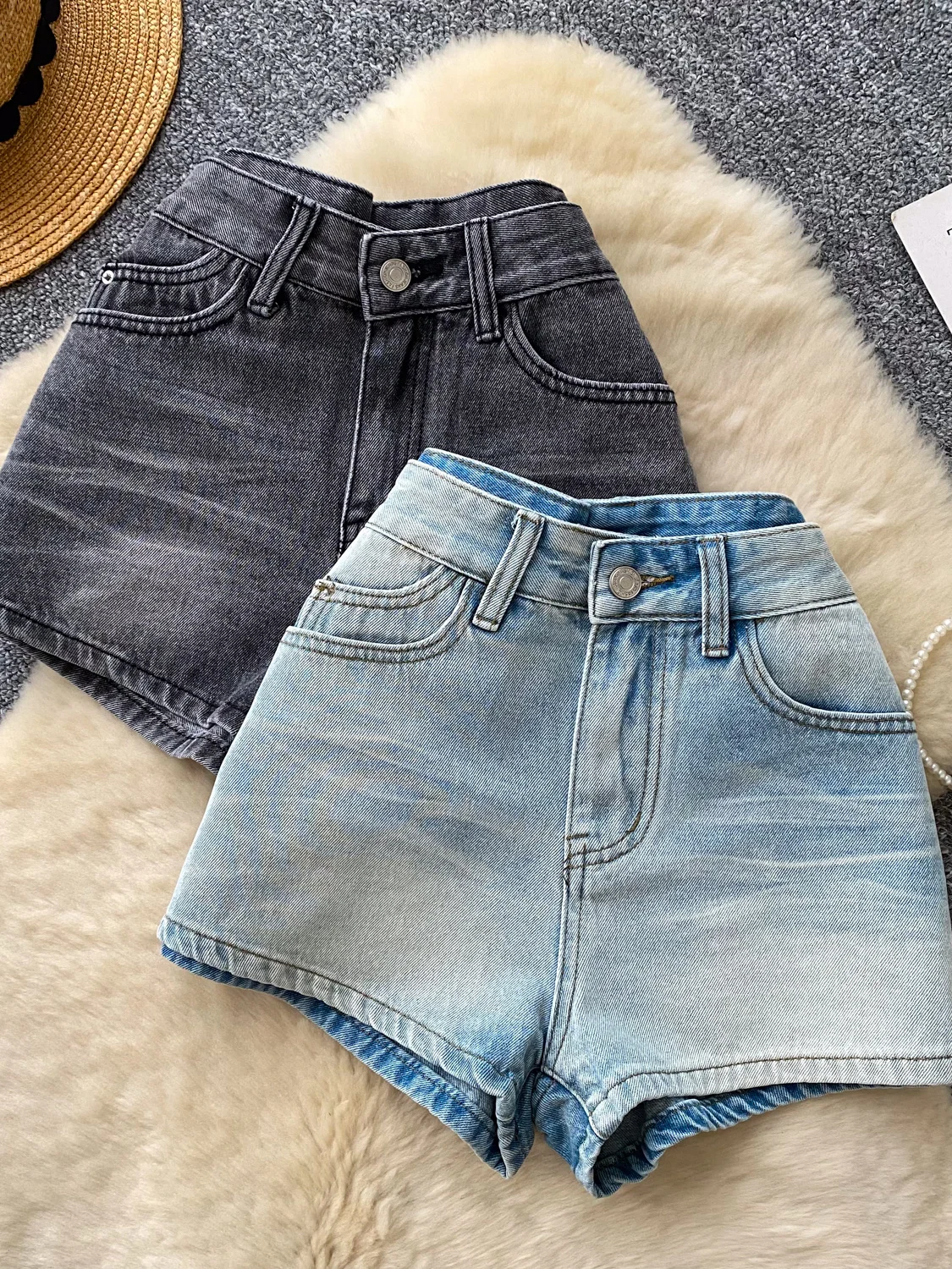 

Retro High Waist Washed Denim Shorts Women's Spring 2026 Slimming A-Line Hot Pants Elegant Straight Leg Zipper Closure