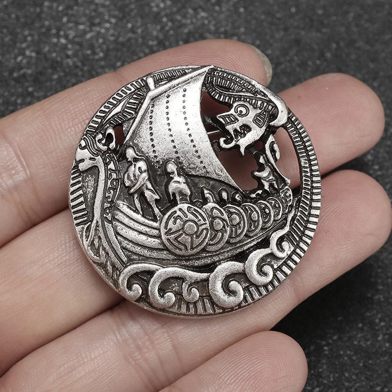 Personalized Creative Retro Samurai Warship Men's Brooch Shawl Pin Fashion Punk Hip-Hop Rock Party Motorcycle Riding Street Gift