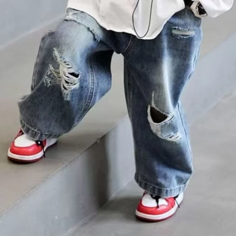 ملابس الأطفال 2025 الربيع والخريف النسخة الكورية الجديدة رسالة الربط قاعدة قميص الرجعية ممزق الجينز قطعتين مجموعة