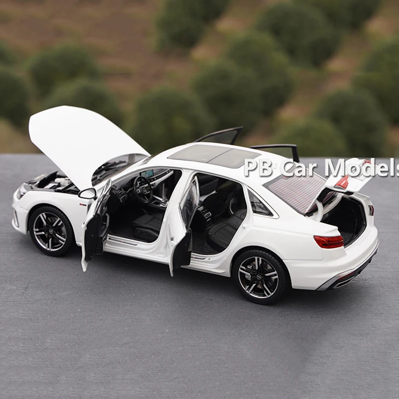 Collection of 1:18 Alloy Simulation Car Models for 2020 New A4L Sedan Made in China