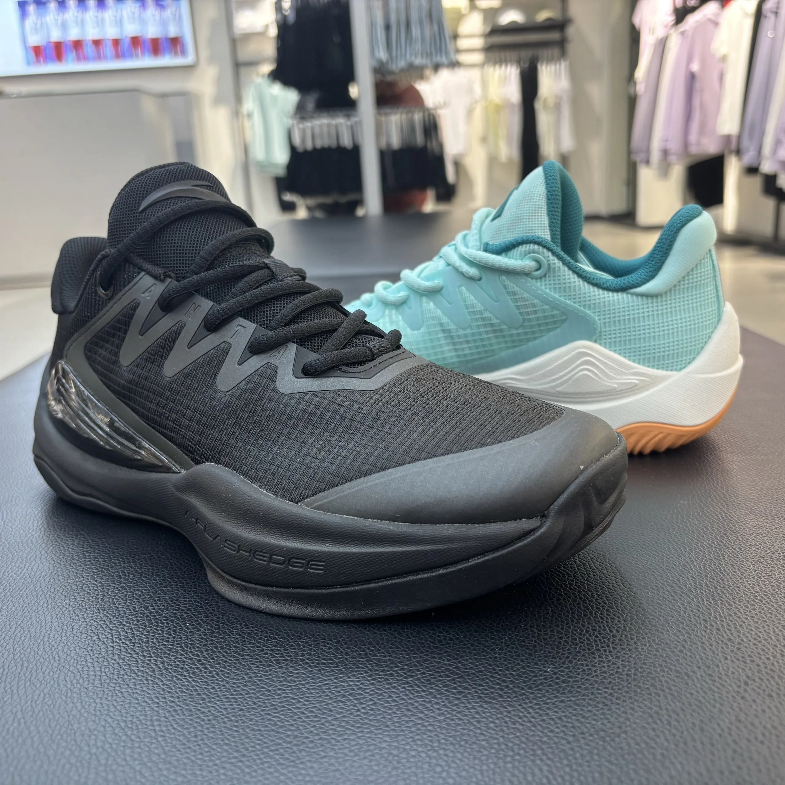 

Men's Low-Top Baskeall oes Breathable Outdoor Court Wear-Resistant Rubber Sole o Absorption Lightweight Design