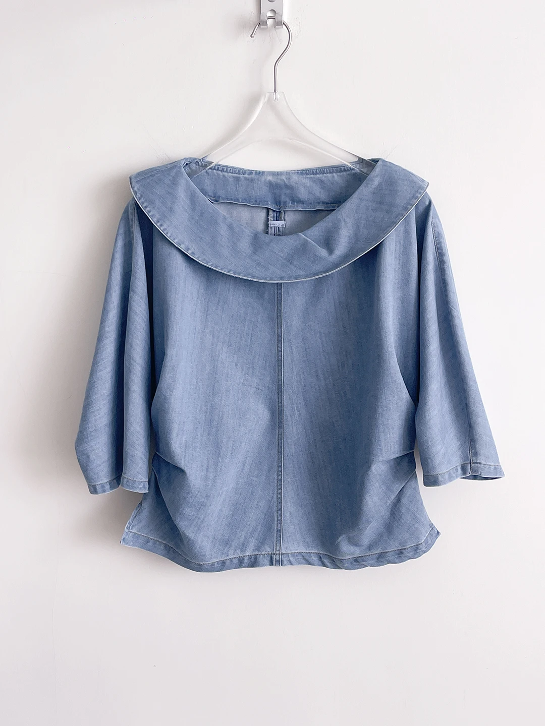 Elegant Commuter Style Slim Fit Women's Denim Shirt Spring 2026 Big Collar Gathered Waist Design Casual Cotton Polyester Blend