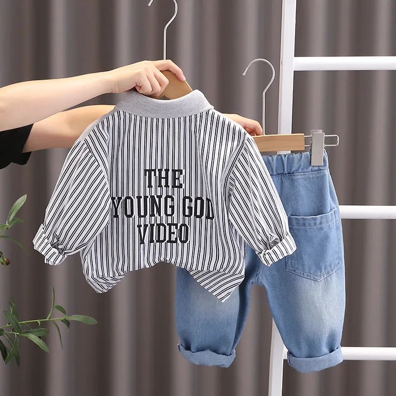 

Новинка 2024 года, весенне-осенний комплект одежды для мальчиков, стильное пальто + брюки для детей на весну и осень, спортивная одежда, комплект из двух предметов