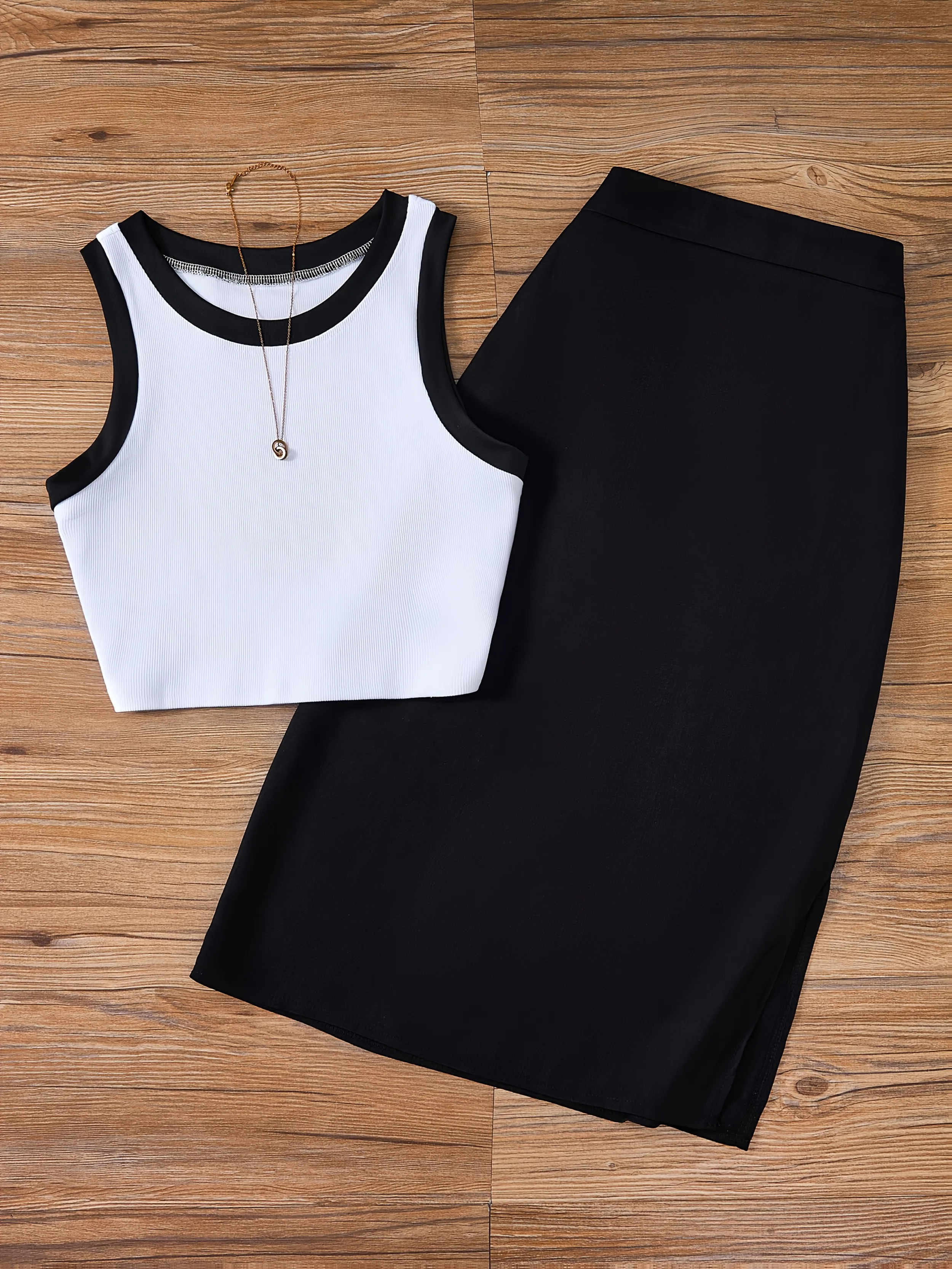 

Комплект из 2 предметов: жилеты и юбки с блокировкой цвета для европейских и американских модных женщин в 2025 году.