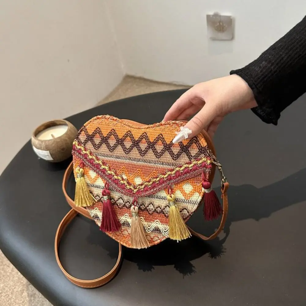 

Love Shape Ethnic Style Crossbody Bags Large Capacity Tassel Fringe Shoulder Bag Woven Bag Geometric Bohemian Messenger Bag
