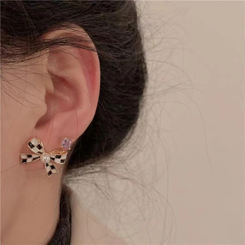 Duodaanza-Boucles d'oreilles à pampilles en perles noires et blanches pour femmes, nœud papillon assressenti, bijoux de fête à la mode, accessoires indépendants, 2023