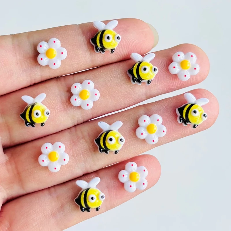 50Pcs New Cute Mini 3D Stereoscopic Little Bee Flower Flatback Ornament Jewelry Making Manicure Hairwear Accessories A148