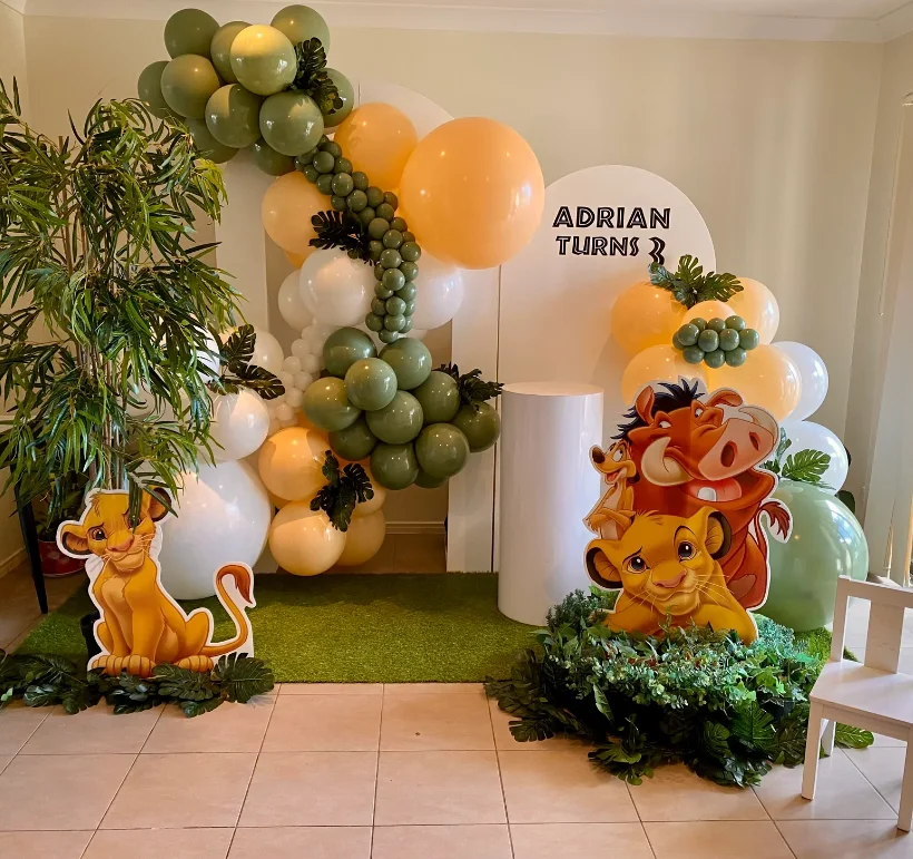 خلفية خلفية لحفلات أعياد الميلاد من Lion King CutOut Simba لحفلات أعياد الميلاد وحفلات استقبال المولود الجديد