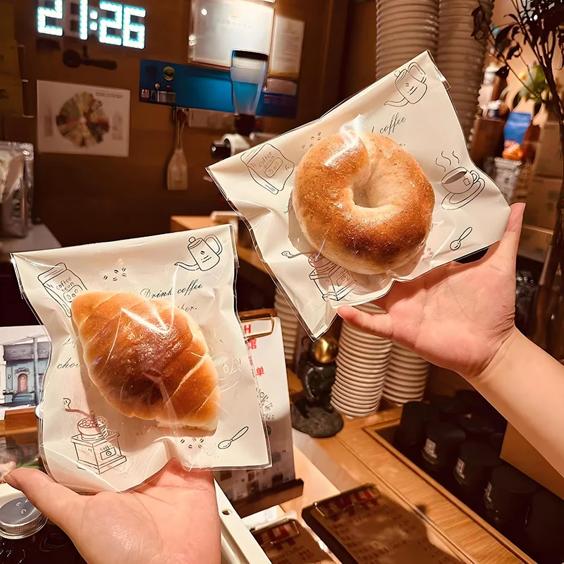 

Очаровательные принты на кофе-кружках сочетаются с практичной технологией самозаклеивания. Идеально подходит для праздничных угощений или экологичных подарков.