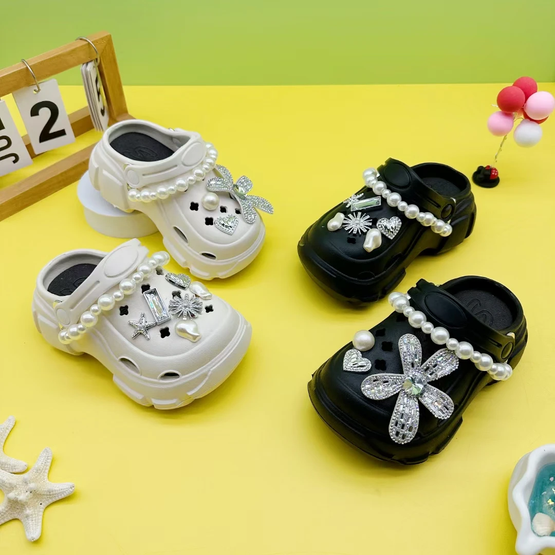New Stylish Versatile Cartoon Pearl Chain Crystal Flower Clogs with Soft Non-Slip Closed-Toe Sandals for Boys and Girls 606