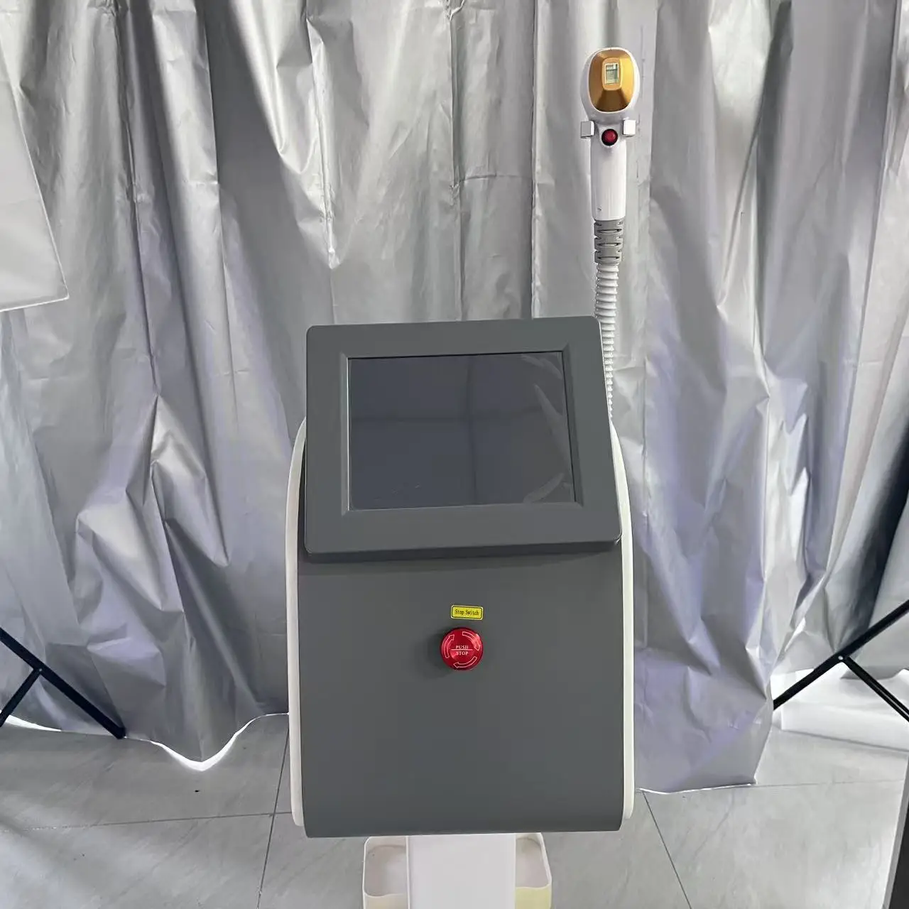 Professionelle 808 nm Diodenlaser-Haarentfernungsmaschine Hautverjüngung Epilierer Ausrüstung Drei Wellenlängen Eis Platin Gerät