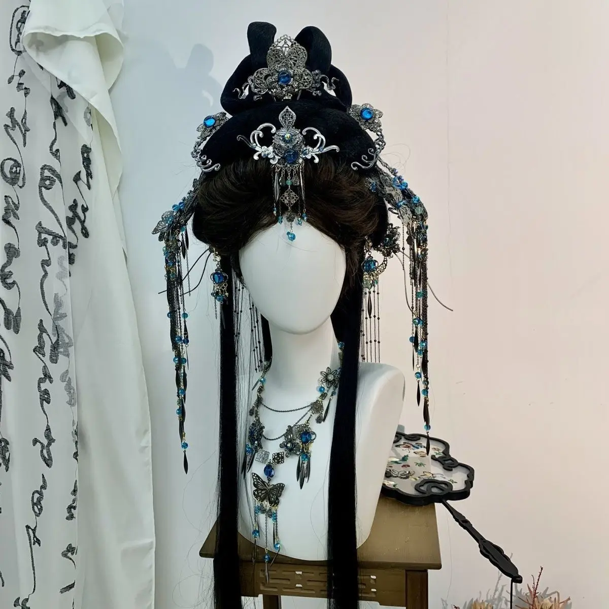 A Set of Slightly Dark Antique Style Headgear Suits Blue Retro Oriental Versatile Headgear