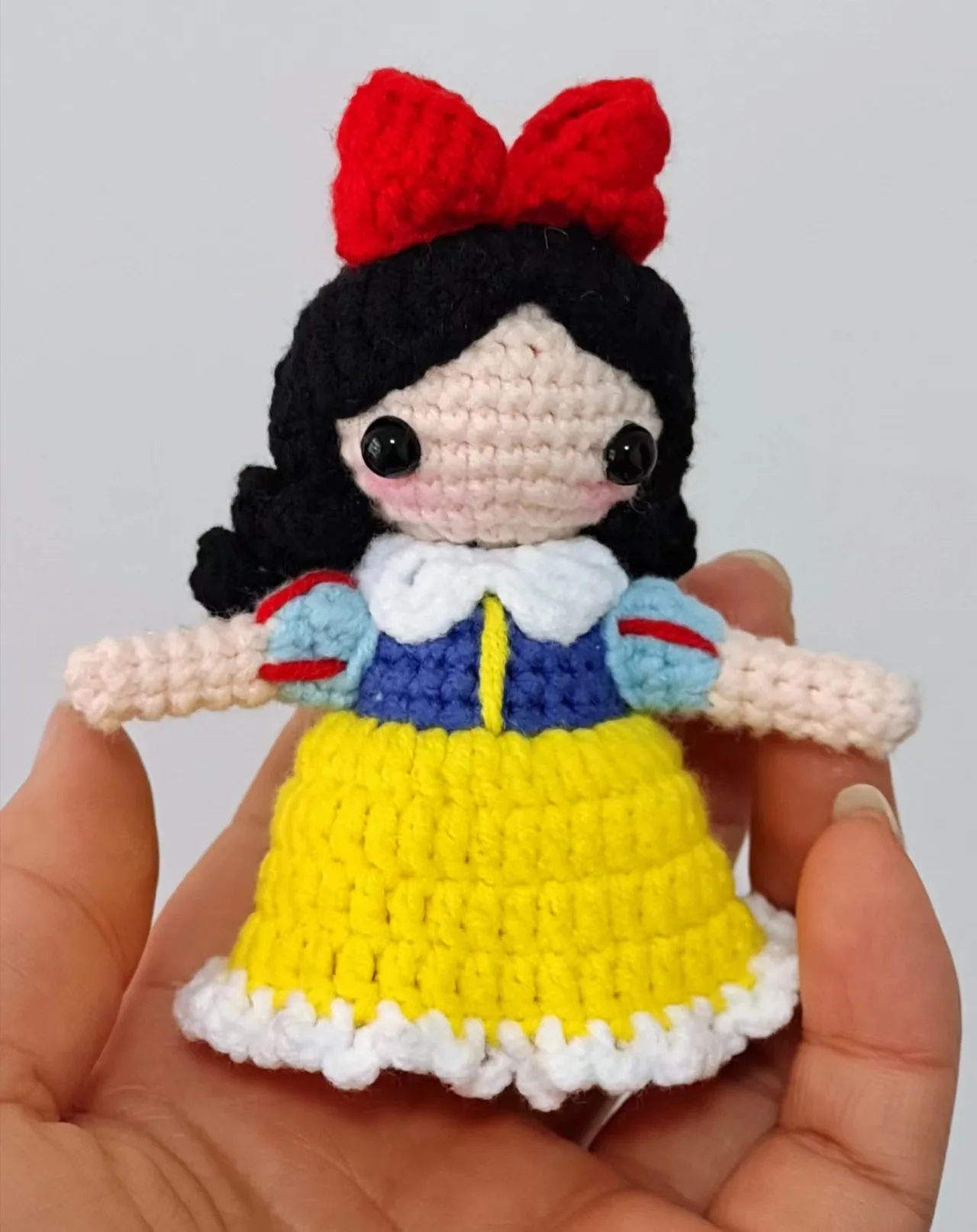 Disney Cartoon Handmade Crochet Princess Cute Snow White Belle Action Figure Doll Knitted Toys Decorative Ornaments Trinket Gift