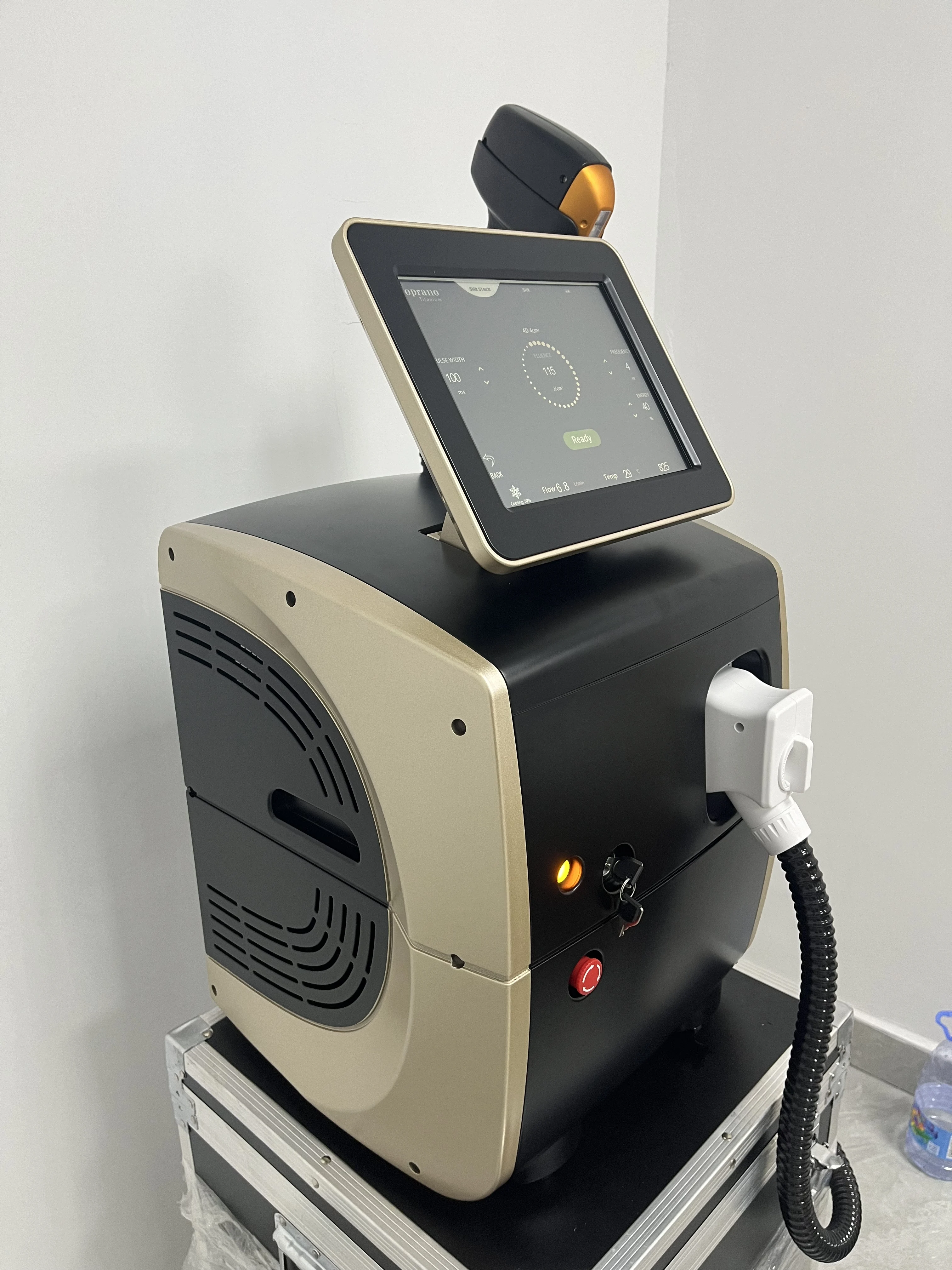 آلة إزالة الشعر بالليزر ديود 808 نانومتر المحمولة 4 جهاز موجات لإزالة شعر الصالون الاحترافي بدون ألم