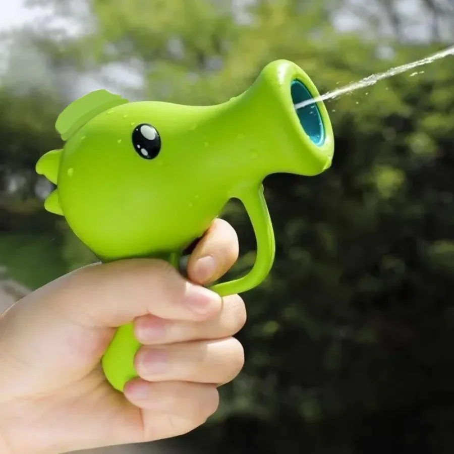 Pea shooter bares water gun, high-value plant water gun, water fight, bathing, holding a water gun, paddling in the water, chil