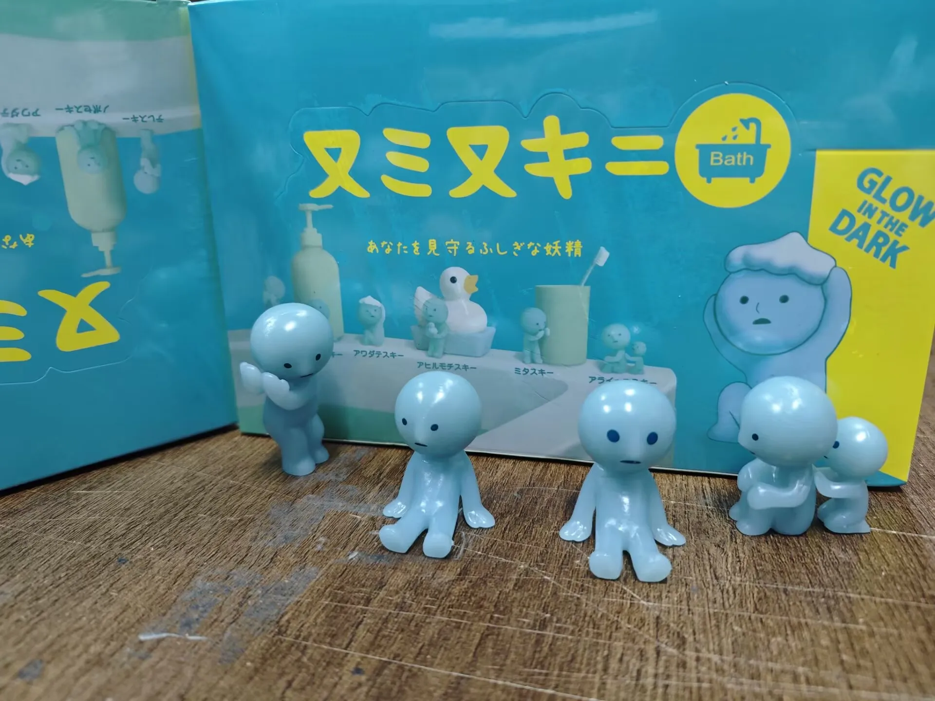 New Hot Smiski Bath Serie Mystery Cute Glow In The Dark Green Doll Action Figures Cartoon Desktop Blind Box Model Gift Doll Toys