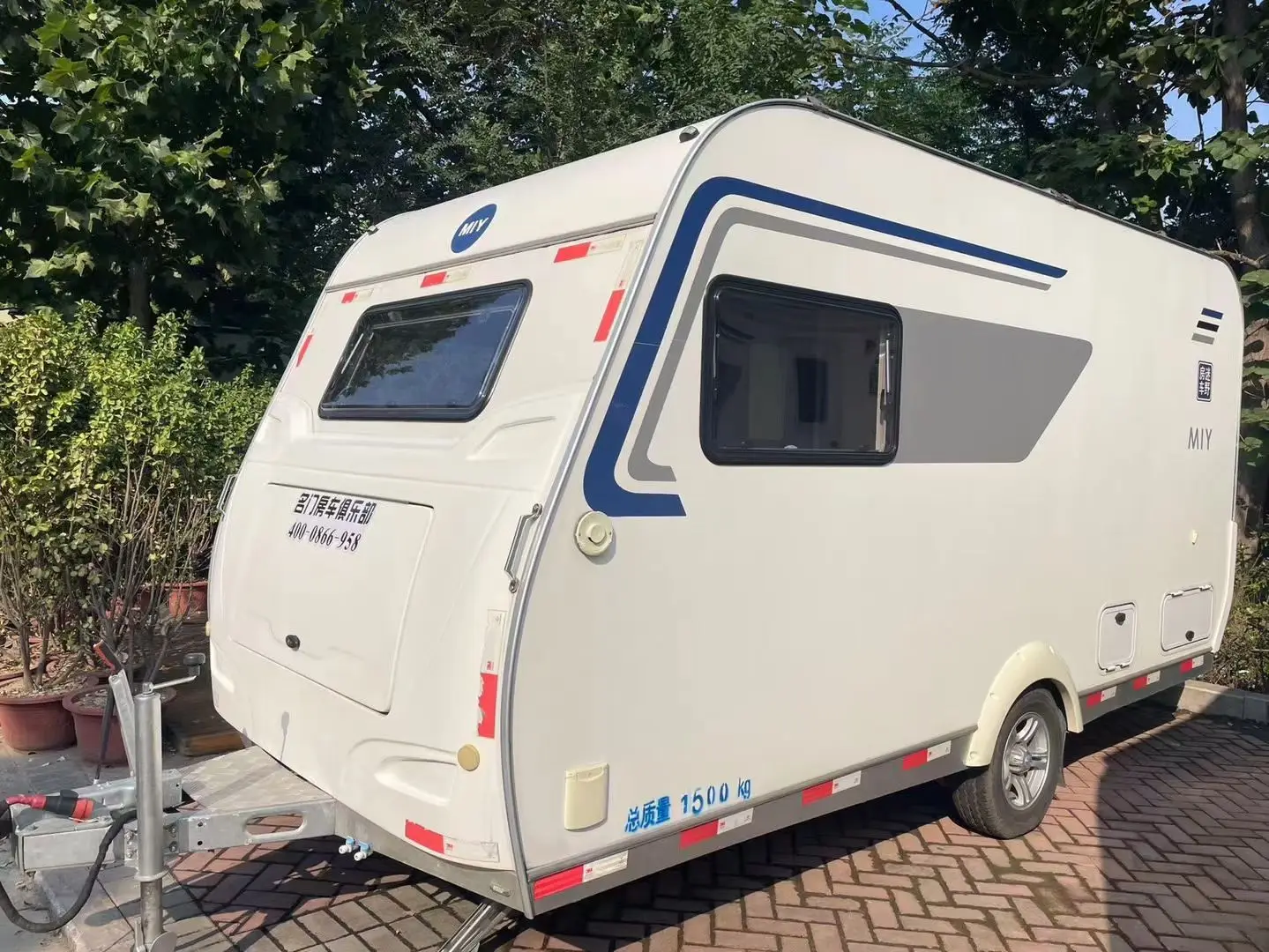 

Customized Luxury Mini Caravan Factory-Made RV Motorhome with Big Offroad Window for Outdoor Adventures for Truck Camping Travel