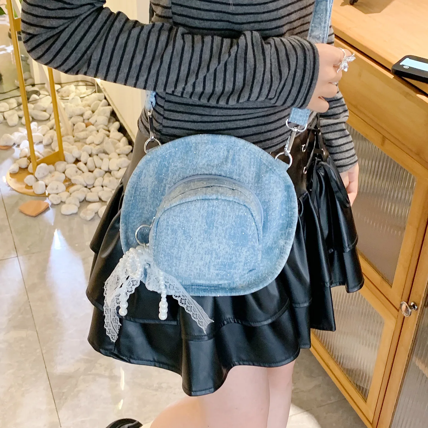 

2025 Trendy Beaded Mini Bag - Cute Bow Decor Lipstick Purse, Versatile Crossbody/Shoulder Bag (Fashion Casual Accessory)