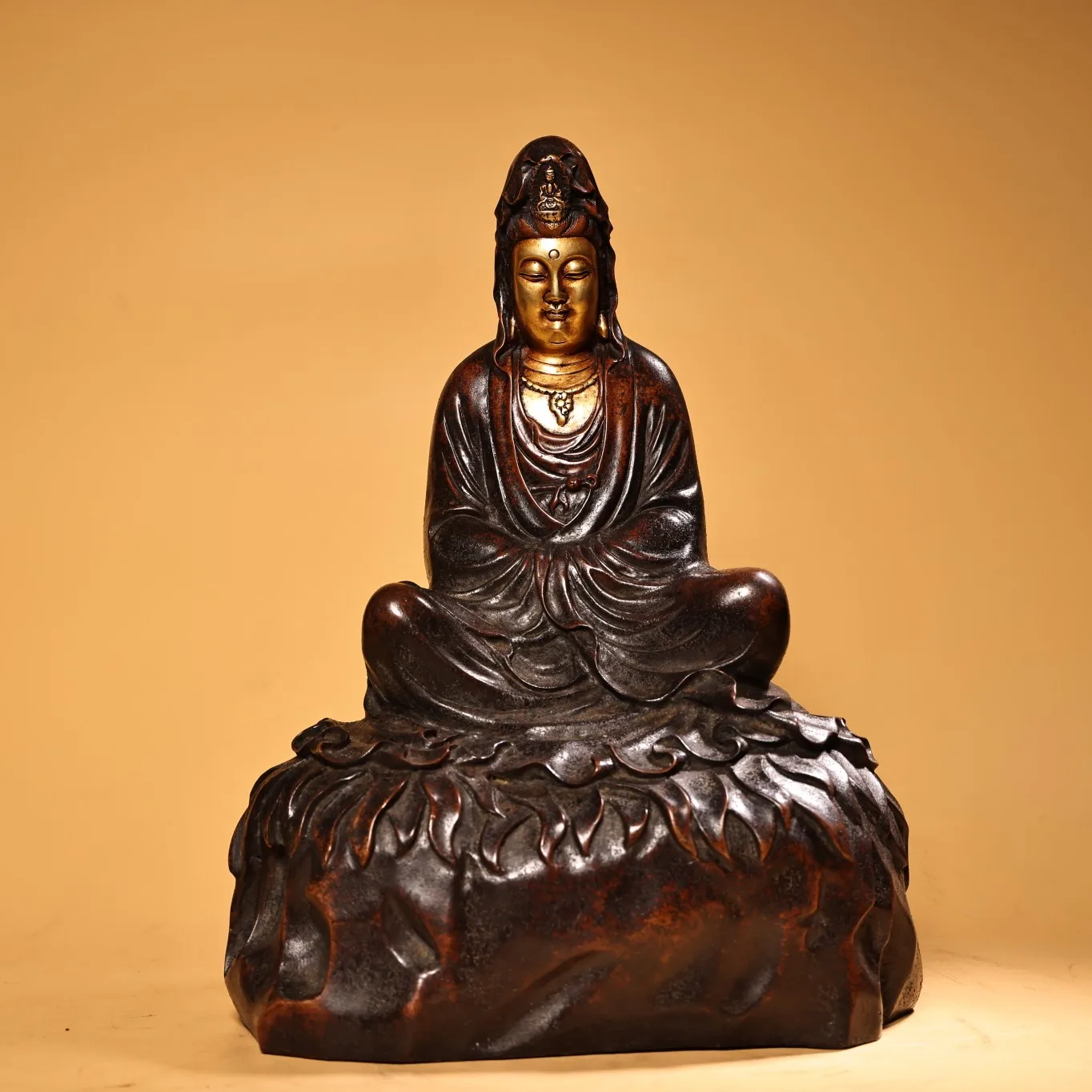 

Старый Фиолетовый Бронзовый Контур в Золоте Позолоченный Высокий Рельеф Амитабха Будда Терраса Гуаньинь Бодхисаттва Сидящий Будда Зал поклонения