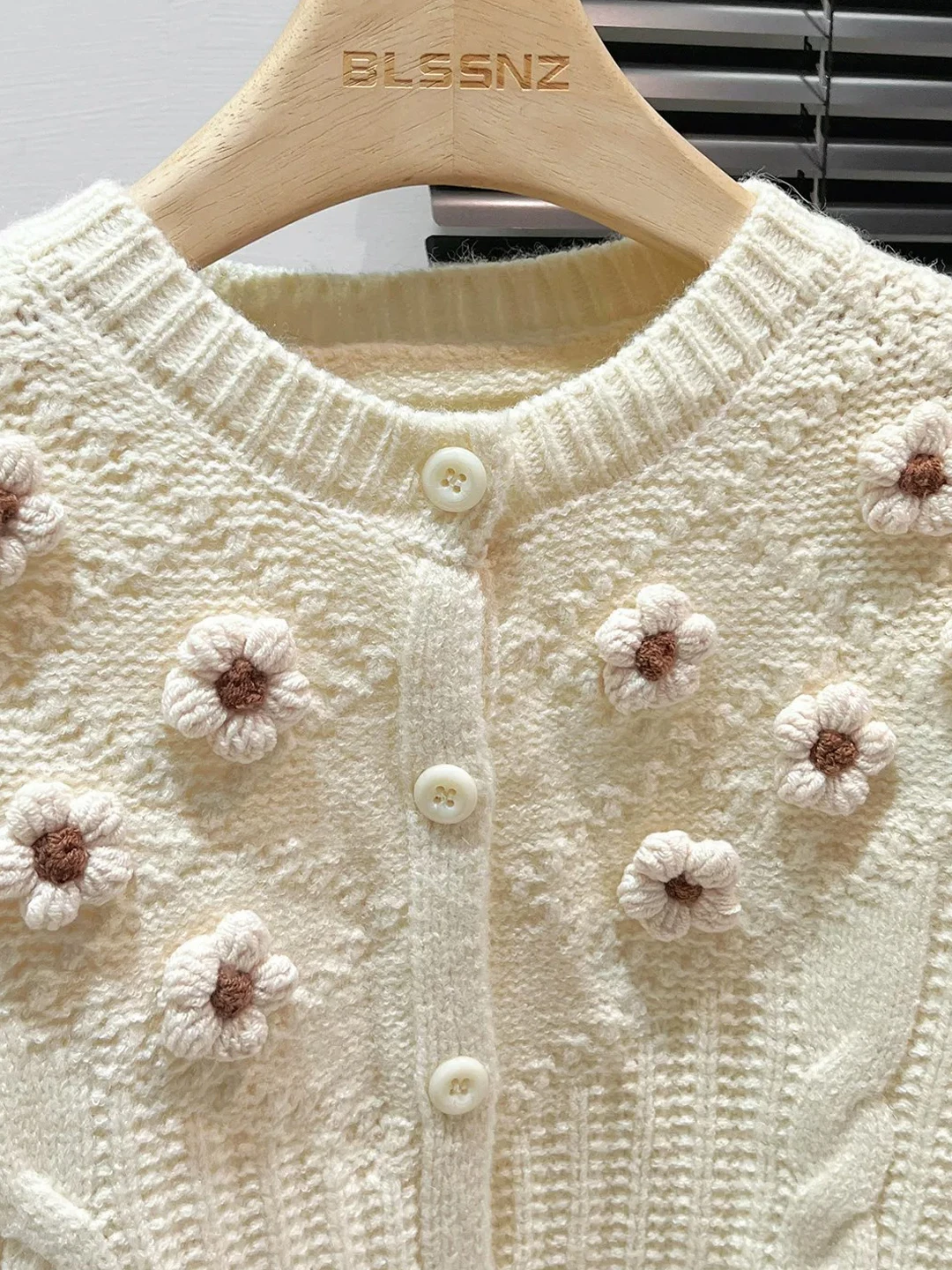Pull en tricot torsadé rouge p - Embroidery Unique Design avis et prix