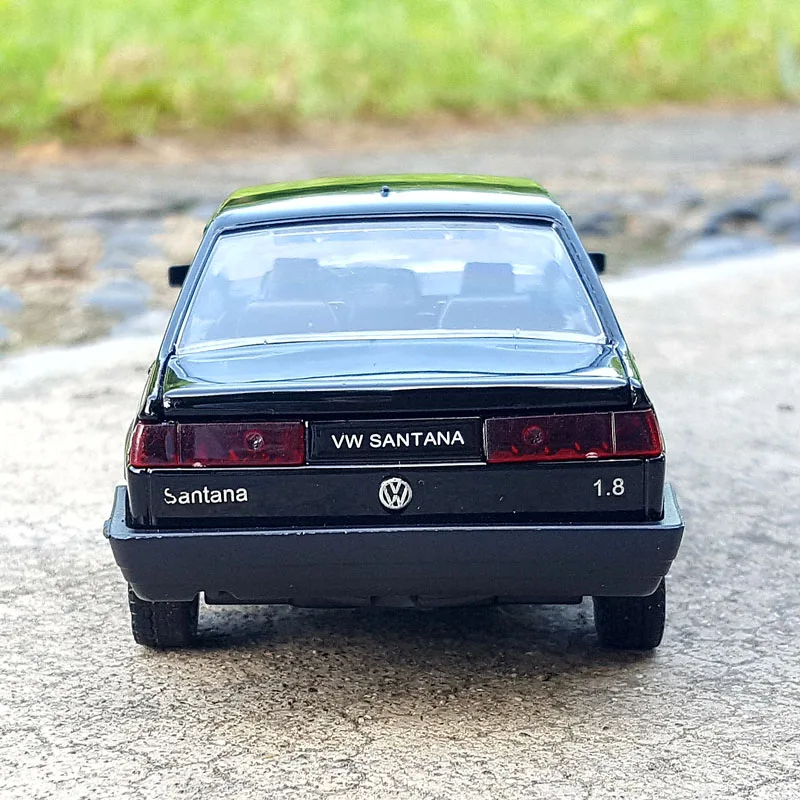 فولكس واجن سانتانا-نموذج سيارة من خليط معدني ، لعبة وقوالب معدنية ، محاكاة عالية ، صوت وضوء ، هدية كوليكشن ، 1:32