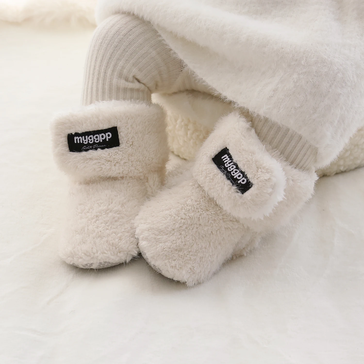 أحذية شتوية للأطفال الأولاد - قماش محبوك مريح لمنتصف الساق بنعل ناعم ومقدمة مستديرة وإغلاق بشريط سحري قابل للتعديل للرضع، تود