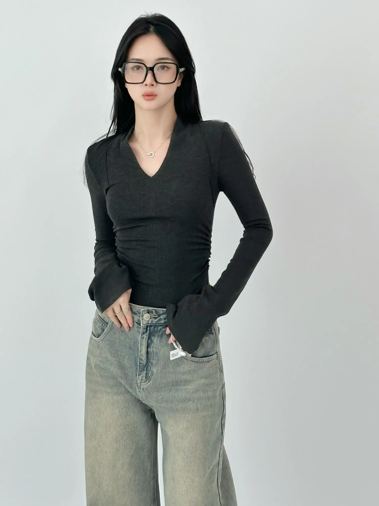 

Женская облегающая трикотажная футболка с расклешенными рукавами из хлопкового бленда с эластаном, длинный рукав