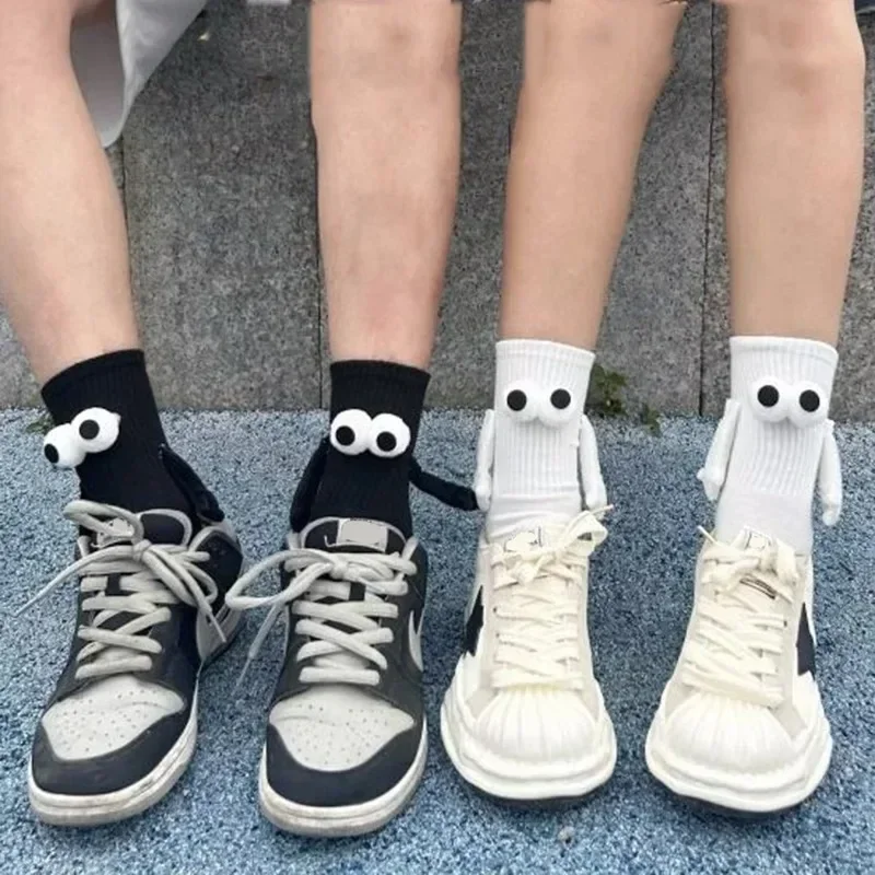 Fashion Funny Creative Magnetic Attraction Hands Black White Cartoon Eyes Couples Socks 1 Pair Celebrity Couple Socks