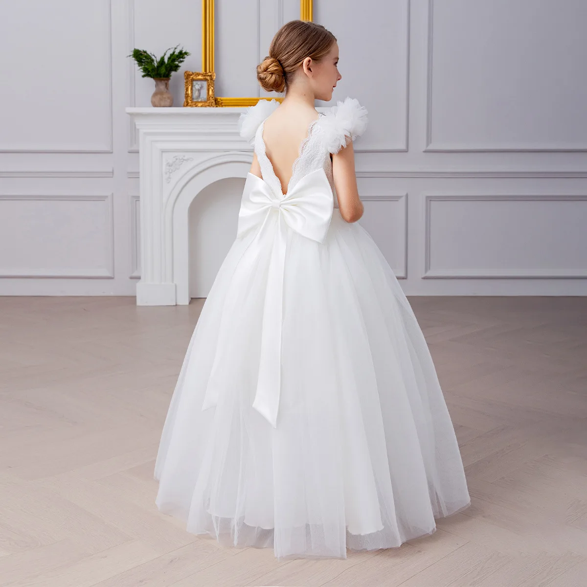 Girls' Summer New White Lace Petal Sleeve Puff Skirt Girls' High End Backless Princess Skirt Fashionable and Elegant