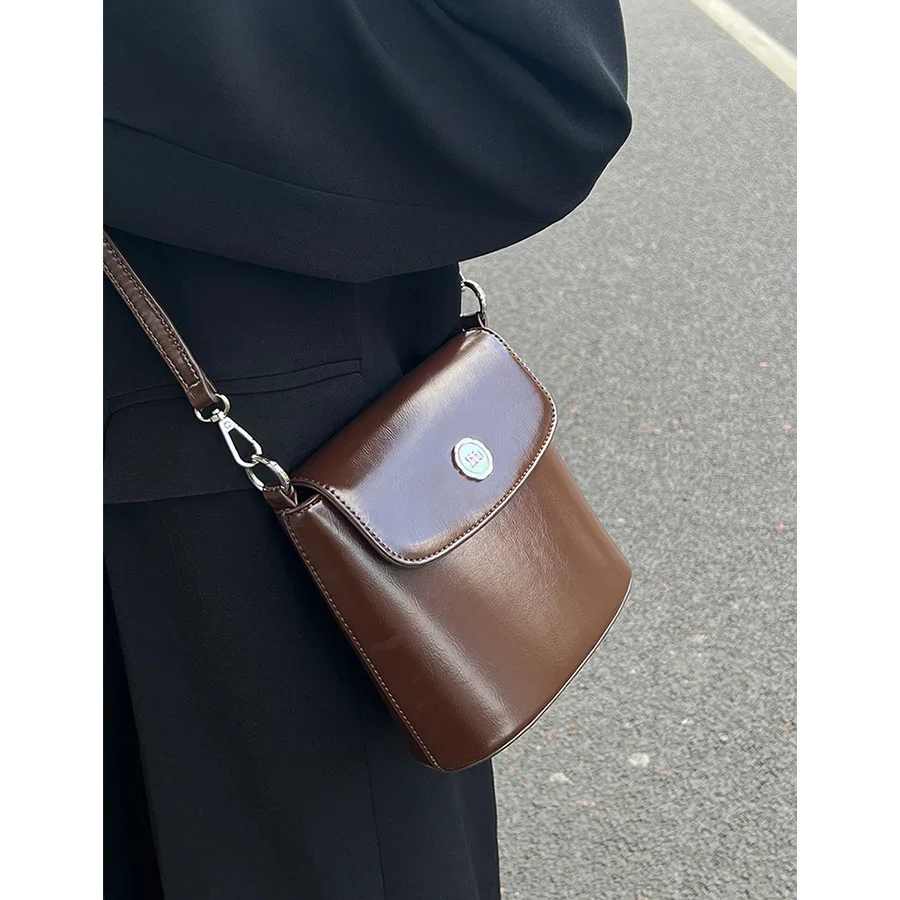 

Модные маленькие квадратные сумки для женщин, сумка через плечо с клапаном из искусственной кожи, коричневая сумка через плечо, модная сумка-ведро Bolso Mujer