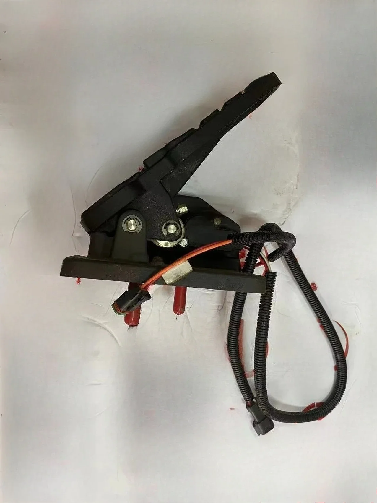 380-1377  3801377 PEDAL GP-BRAKE Wheel-type Loader 966M  972M  266-1466 2661466 1056117 105-6117 1461892 146-1892