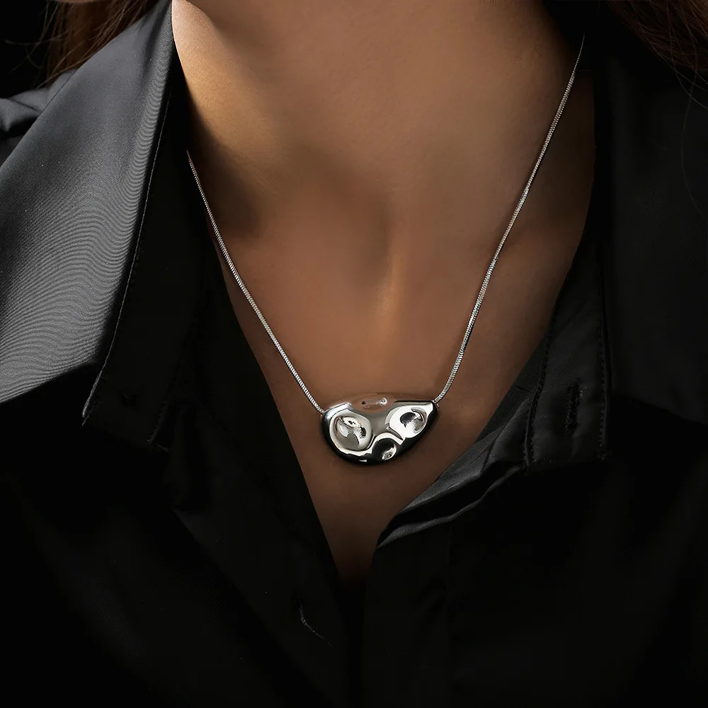 Geometrische Karst Pullover Kette Edelstahl Kalten Wind Frau Persönlichkeit Hip Hop Licht Luxus Halsketten Mode Schmuck – Detail 4