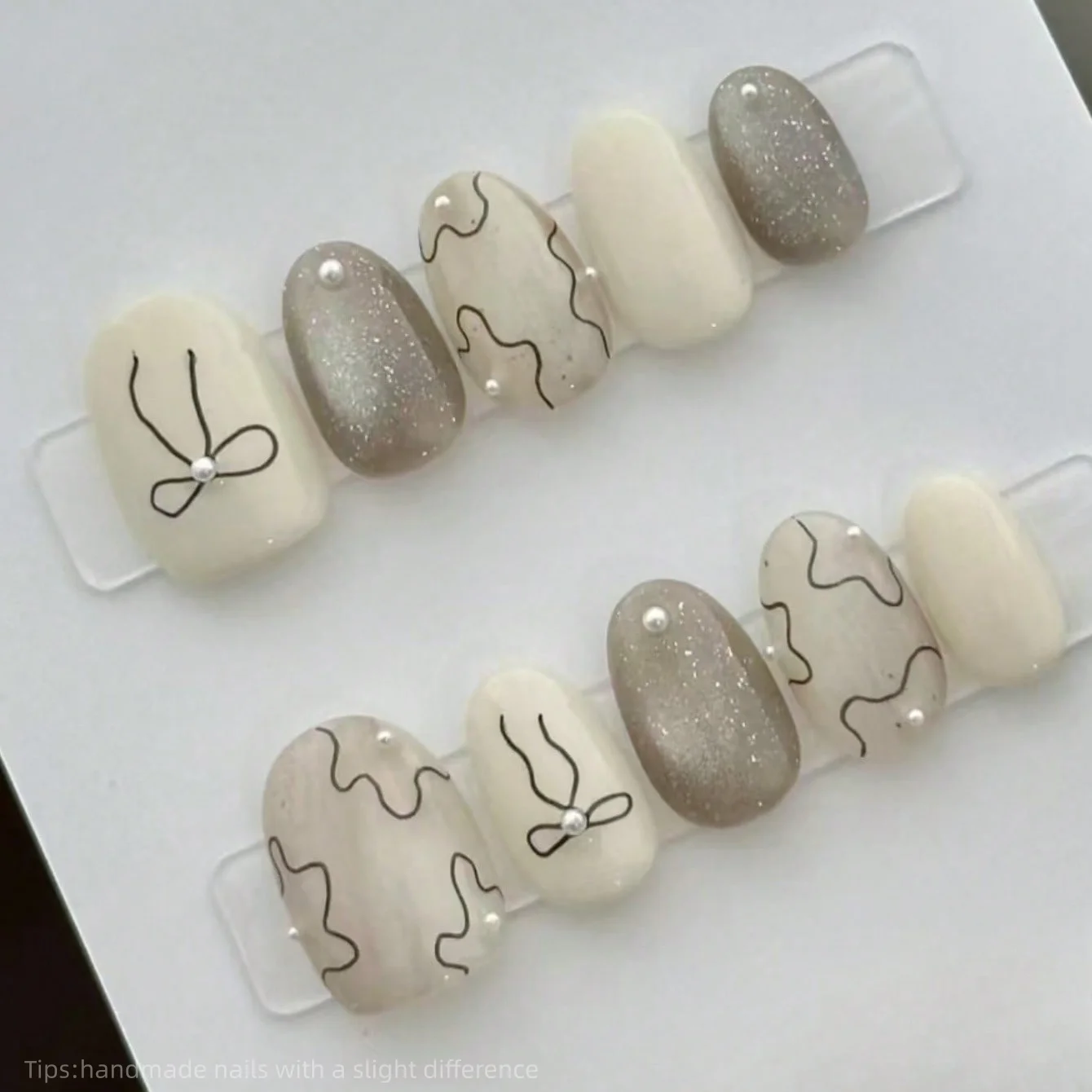 

10 шт. Накладные ногти ручной работы с коричневыми золотыми полосками, короткие, полностью закрывающие, с милым бантиком, многоразовые, модные, 2026