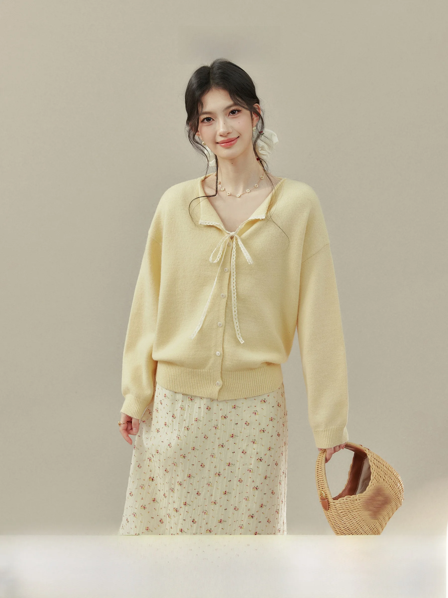 

Yellow Long Sve Knitted Open Cardigan Women's Top Lace Belted V-ne Fat Mm "Snow Peak Muffin" by Wang Xueng