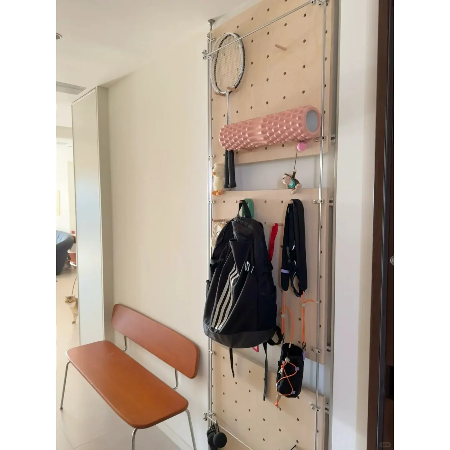 Dingtianli aluminum profile hole plate storage rack, coat rack, entrance entrance hanger, extremely narrow rack behind the door